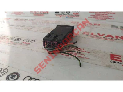 4A0941509 - DÖRTLÜ İKAZ LAMBASININ DÜĞMESİ