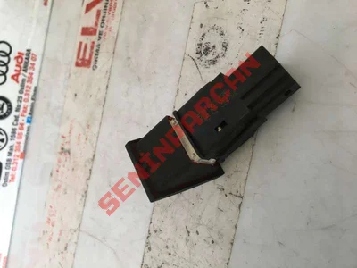 5J0953235 - DÖRTLÜ İKAZ LAMBASININ DÜĞMESİ
