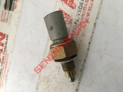 02T945415E - GERİ VİTES LAMBASININ ŞALTERİ