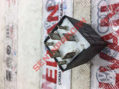 8Z0906383 - YAKIT POMPASI RÖLESİ