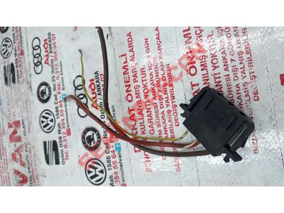 1J0972753 - KABLO SOKETI