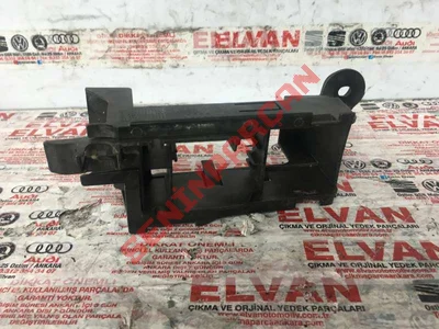 8P0937546A - SOKET MUHAFAZASI TUTUCUSU