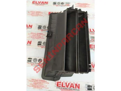 8R1858431C - HAVA DAĞITIM MUHAFAZASININ