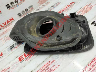 8U0809906C - AUFNAHME TANKKLAPPE - Used Original