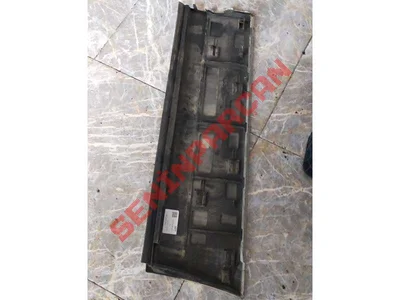 7P5837788J - ÖN KAPI KAPLAMASI ÇITASI - Used Original