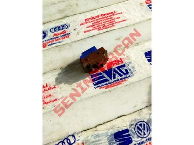 3AA959831 - BAGAJ KAPAĞI KUMANDASI IÇIN