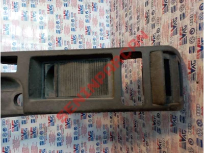 8P1863244 - ORTA KONSOL