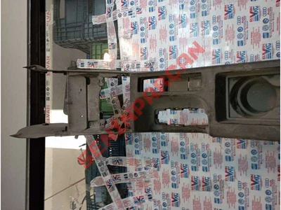 8P0863284D - ORTA KONSOL RAFI