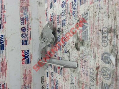 3AD823302 - KAPAK MENTEŞESI