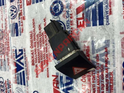 5J0953235 - DÖRTLÜ İKAZ LAMBASININ DÜĞMESİ