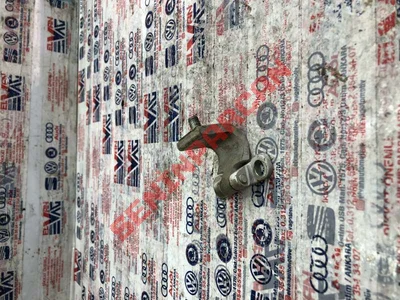 5J0827301 - MENTESE BAGAJ KAPAK