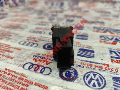 6Y0953235A - DÖRTLÜ IKAZ LAMBASININ DÜĞMESI