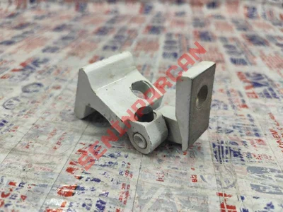 8P4833402A - KAPI MENTESESI