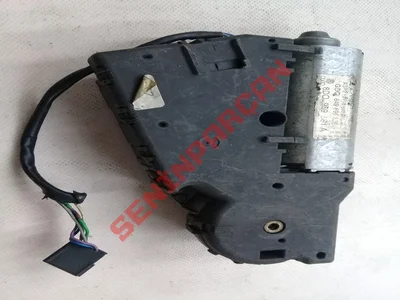 8D0959591A - ACILIR TAVAN MOTORU