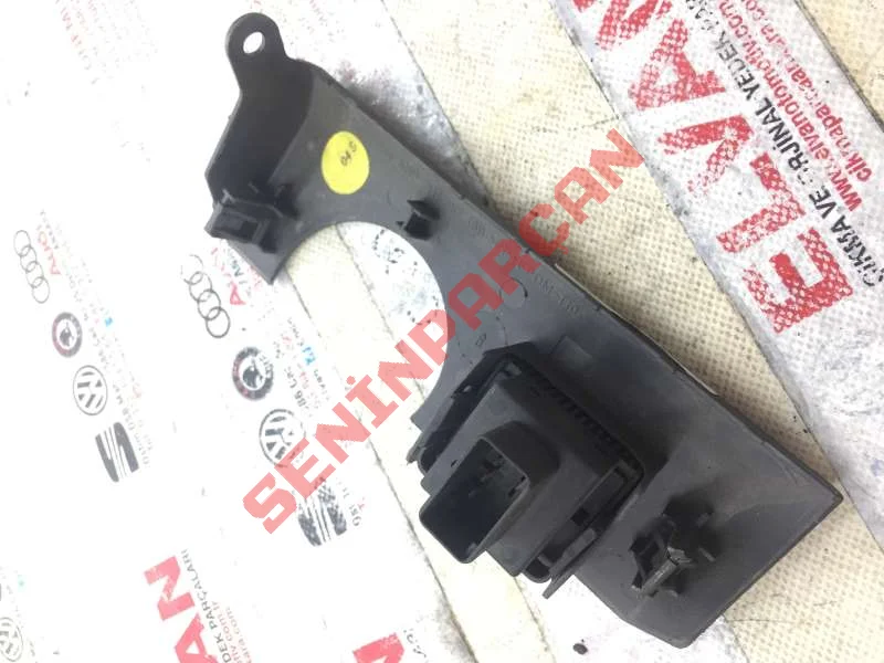 7H1857189 - ÖN GÖĞSÜN SÜS ÇITASI