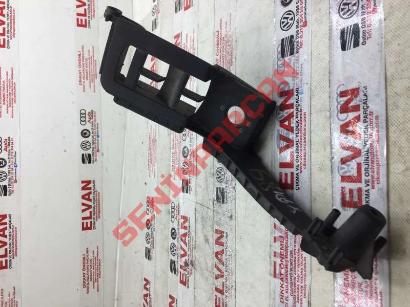 8P4959521B - DÜĞME YUVASI