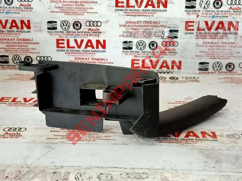 8P4959522 - DÜĞME YUVASI