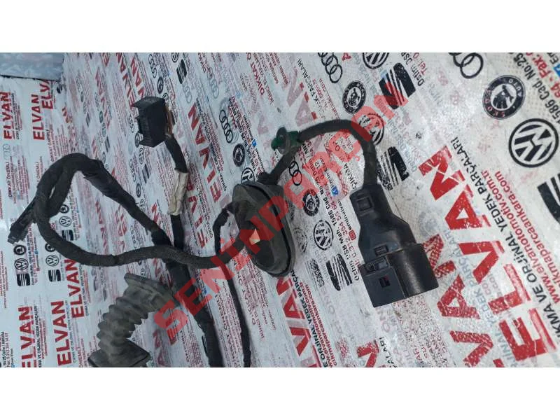 1J0973715 - KABLO SOKETI