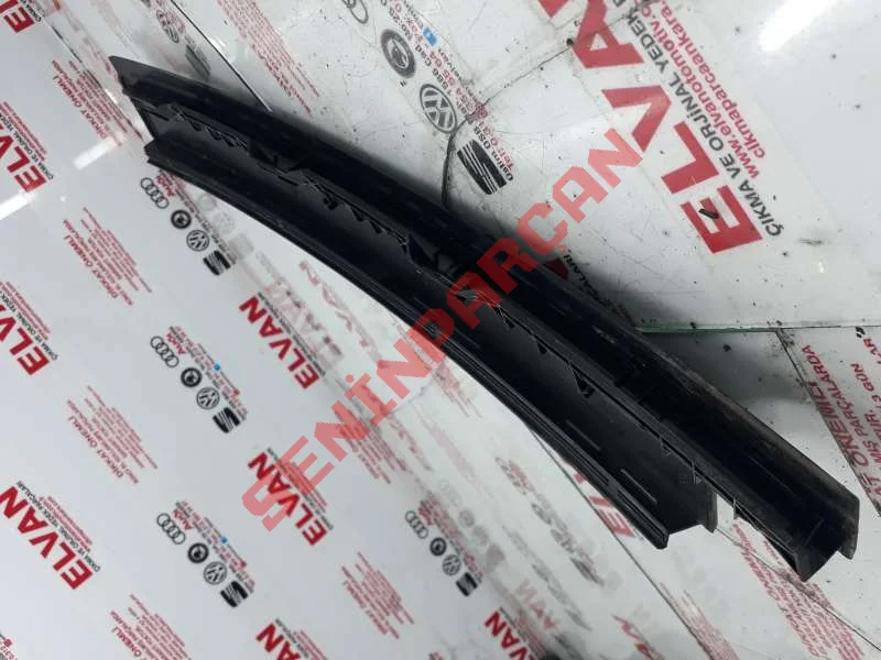 5G6839902A - KAPI CAMI ÇERÇEVESİNİN SİPERİ