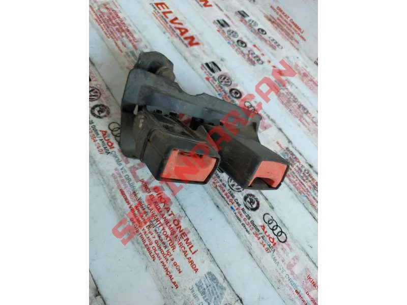 8K0857739B - ÇIFTLI KEMER KILIDI