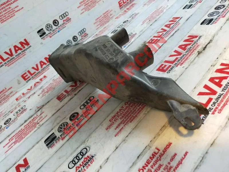 5M1819151A - AYAK BÖLMESI HAVA ÇIKIŞ KANALI