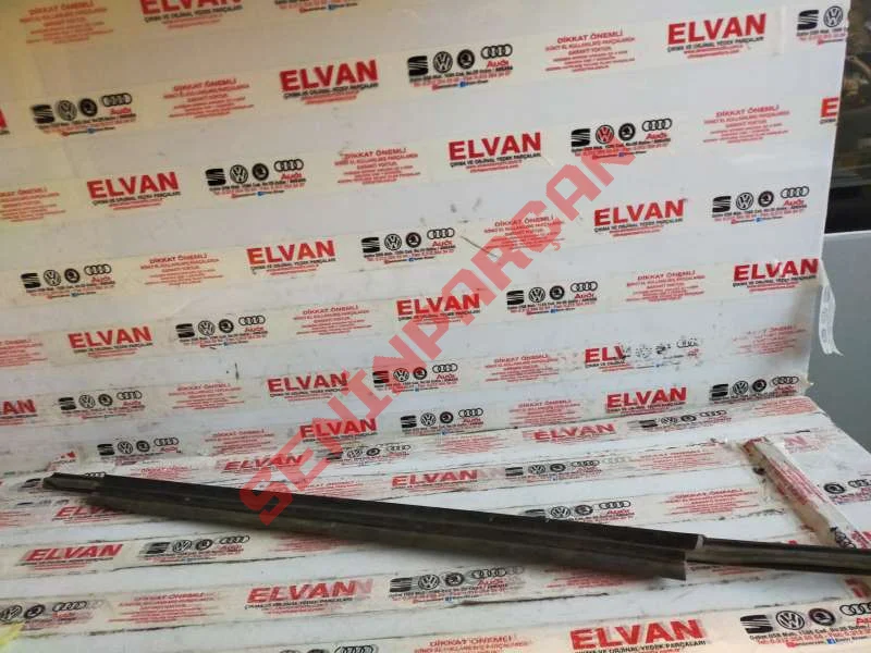 4G0853764 - SÜS ÇITASINA SAHIP CAM AĞIZ