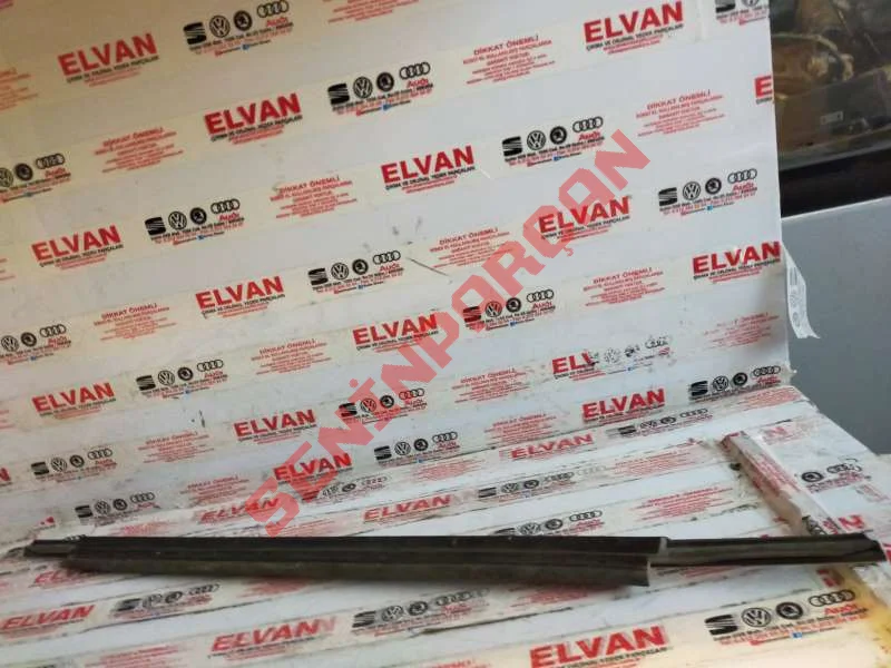 4G0853764 - SÜS ÇITASINA SAHIP CAM AĞIZ