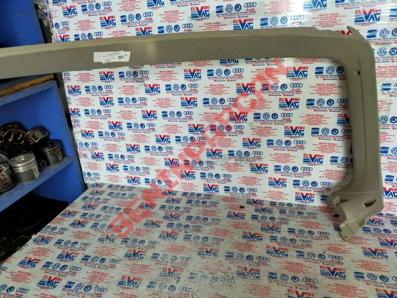 8R0867973A - BAGAJ KAPAĞI KAPLAMASI