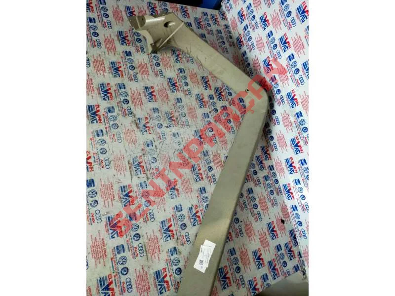 8R0867973A - BAGAJ KAPAĞI KAPLAMASI