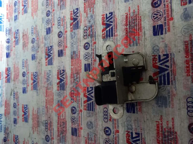 6RD827505 - BAGAJ KAPAĞI KILIDI