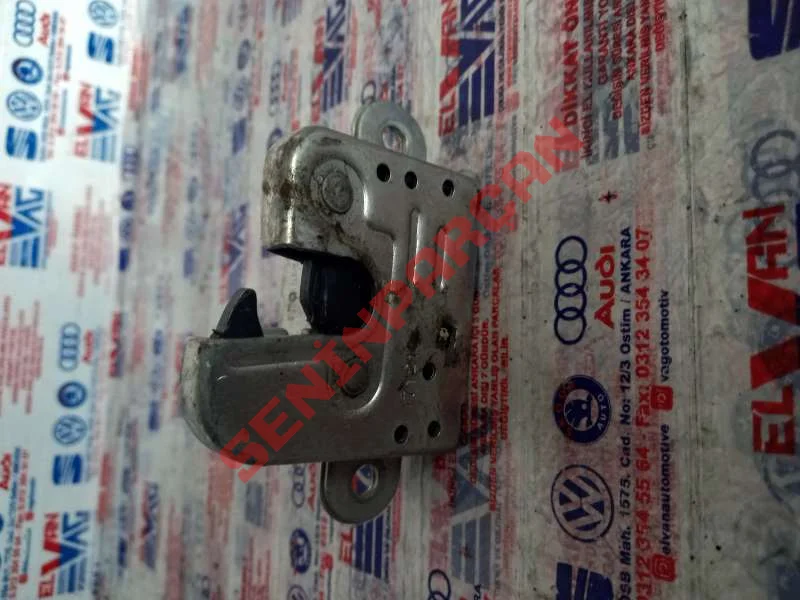 6RD827505 - BAGAJ KAPAĞI KILIDI