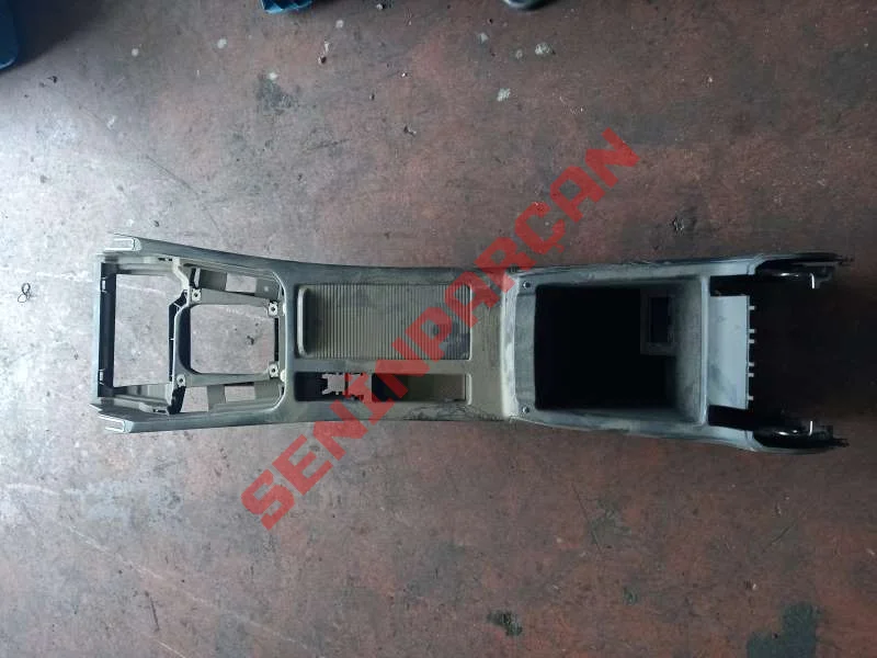 3G1863241C - ORTA KONSOL