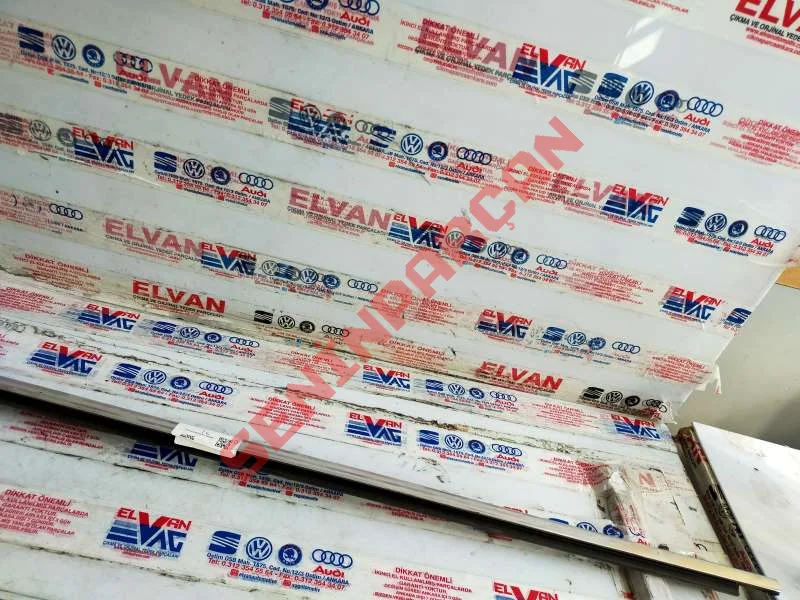 5NA837475D - SÜS ÇITASINA SAHIP CAM AĞIZ