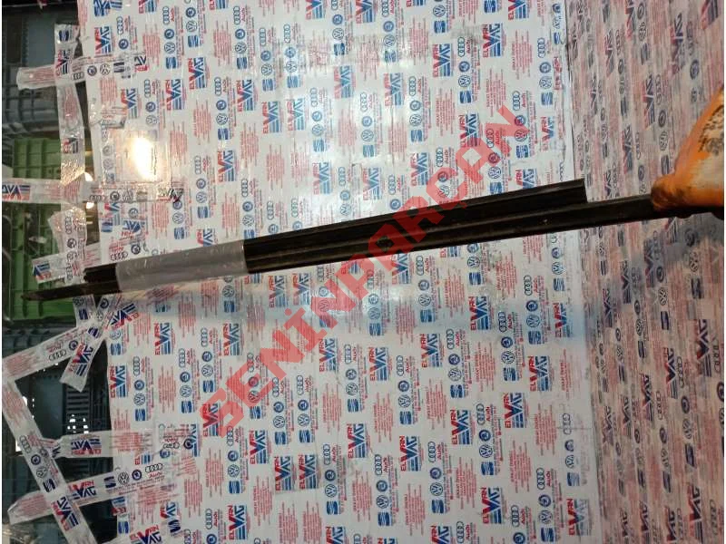 4G8853283B - SÜS ÇITASINA SAHIP CAM AĞIZ