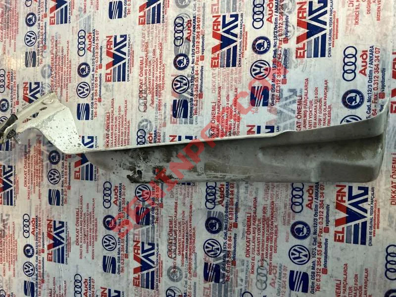 8K0821136J - CAMURLUK BRAKETI