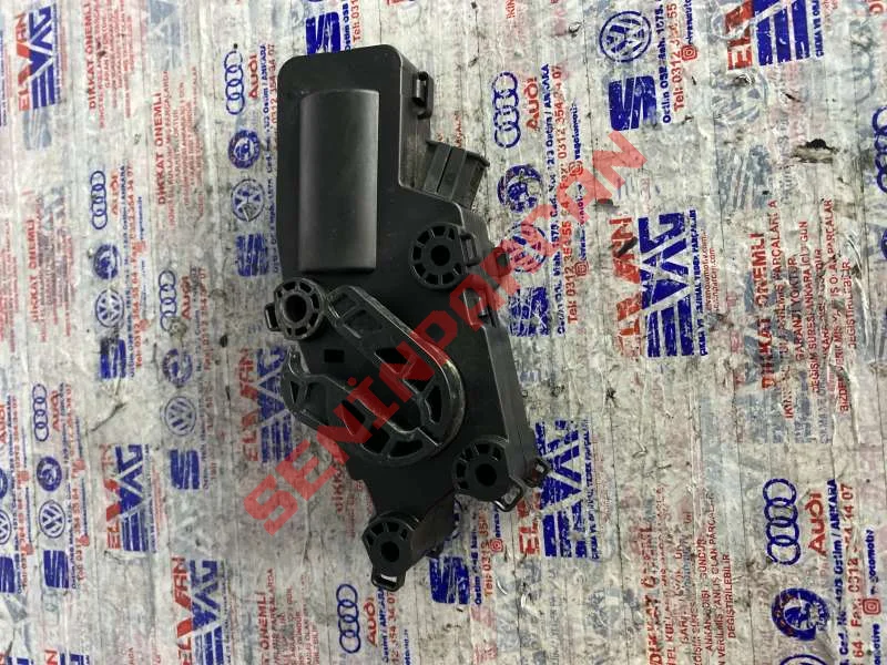 3T0827299C - MENTESE BAGAJ KAP SERVO R