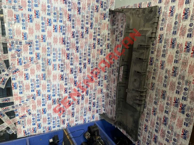 6Q6863459M - KILIT TAŞIYICISININ KORUYUCUSU