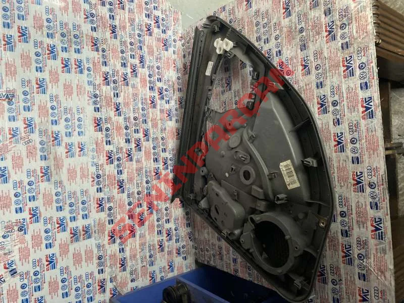 5P0867211 - ORTA PARÇASI OLM. KAPI KAPLA-