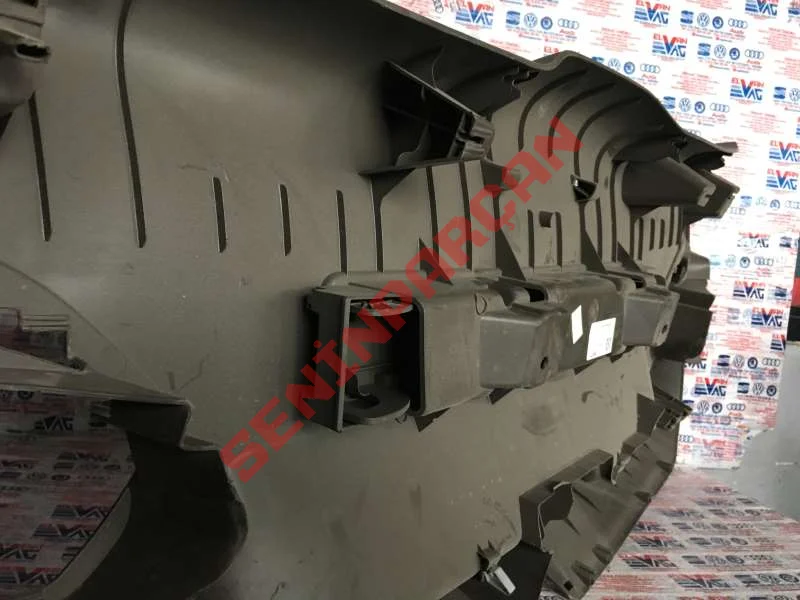 8U0867979 - BAGAJ KAPAĞI KAPLAMASI