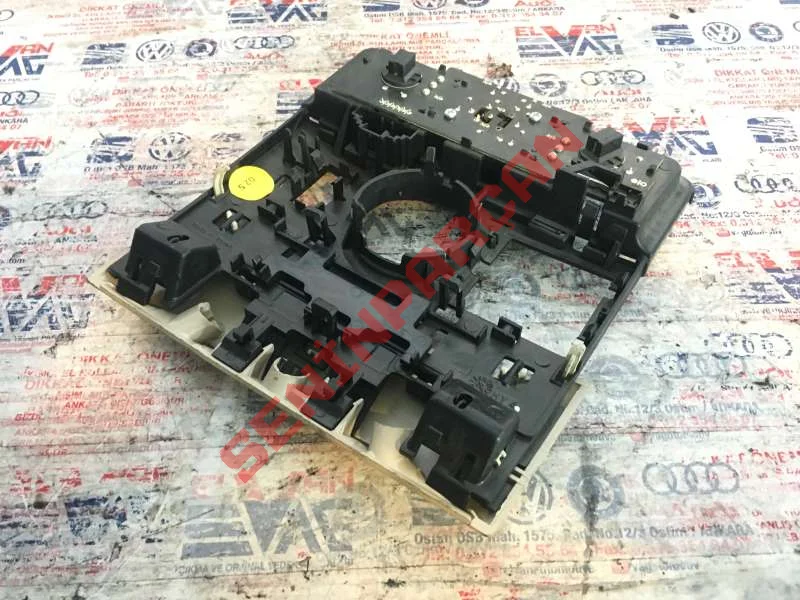 5E0947105B - İÇ VE OKUMA LAMBASI