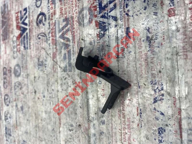 5Q0971457 - YASSI SOKET MUHAFAZASI IÇIN