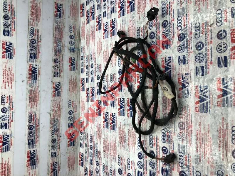 3C8971182H - BAGAJ KAPAĞI IÇIN