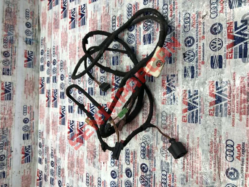 3C8971182H - BAGAJ KAPAĞI IÇIN