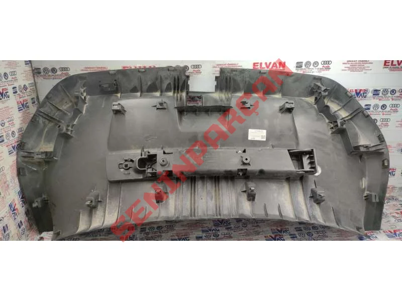 4G8867979A - BAGAJ KAPAĞI KAPLAMASI