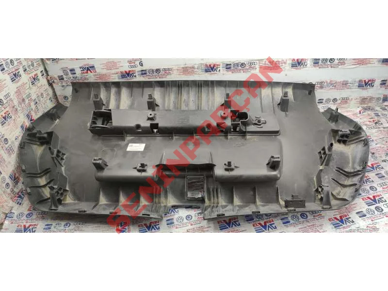 4G8867979A - BAGAJ KAPAĞI KAPLAMASI