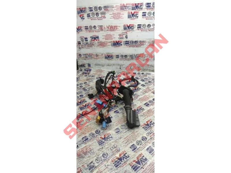 5Q0972703B - DÜZ KONTAK MUHAFAZASI