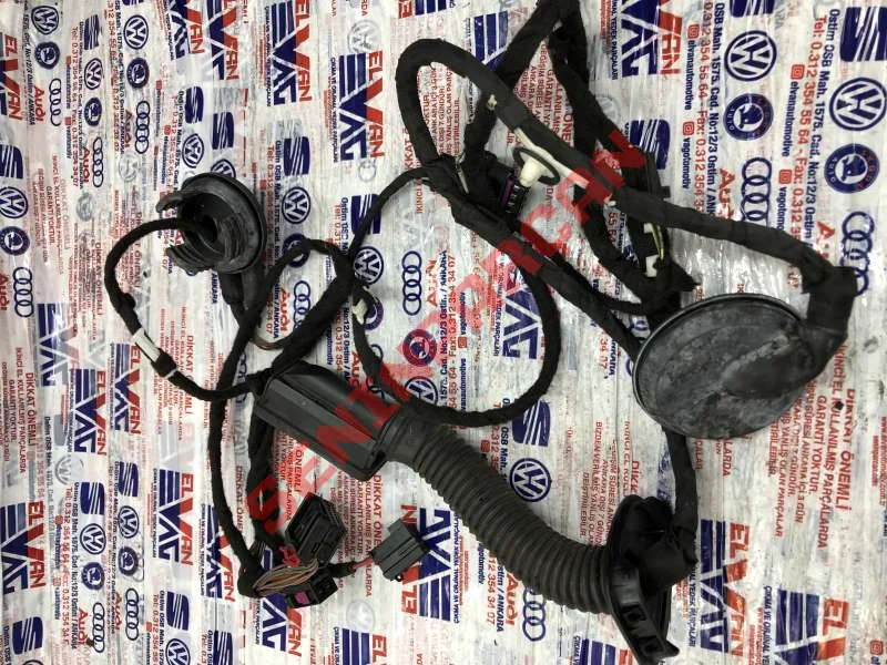 4B0971832 - KABLO SOKETI