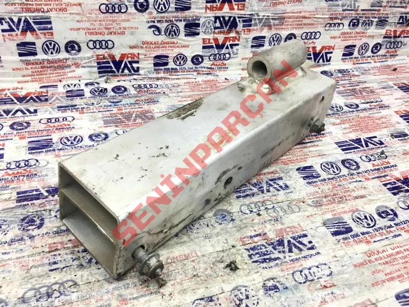 8R0807332B - ARKA TAMPON DESTEGI