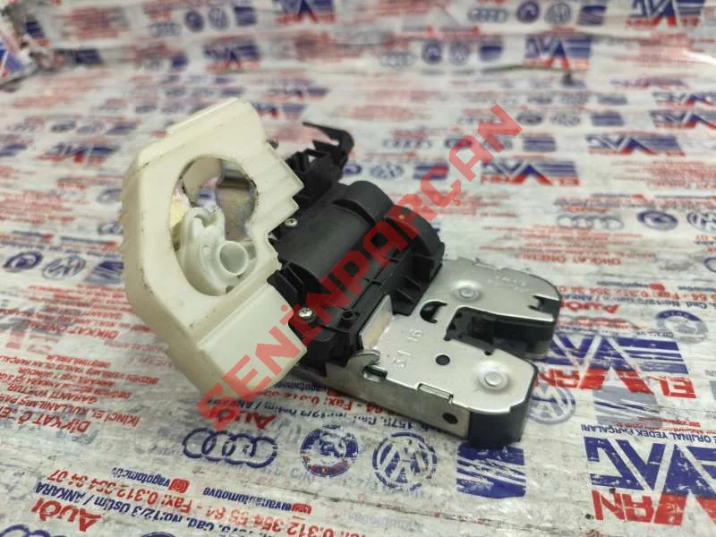 3G0827503C - BAGAJ KAPAK KILIDI