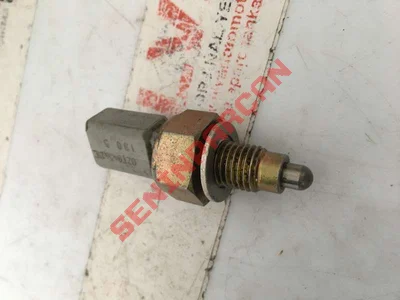 02T945415E - GERİ VİTES LAMBASININ ŞALTERİ